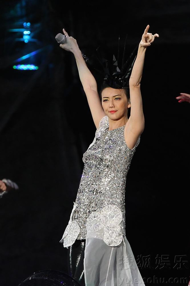 孙燕姿产后首次在北京开唱 《天黑黑》引全场