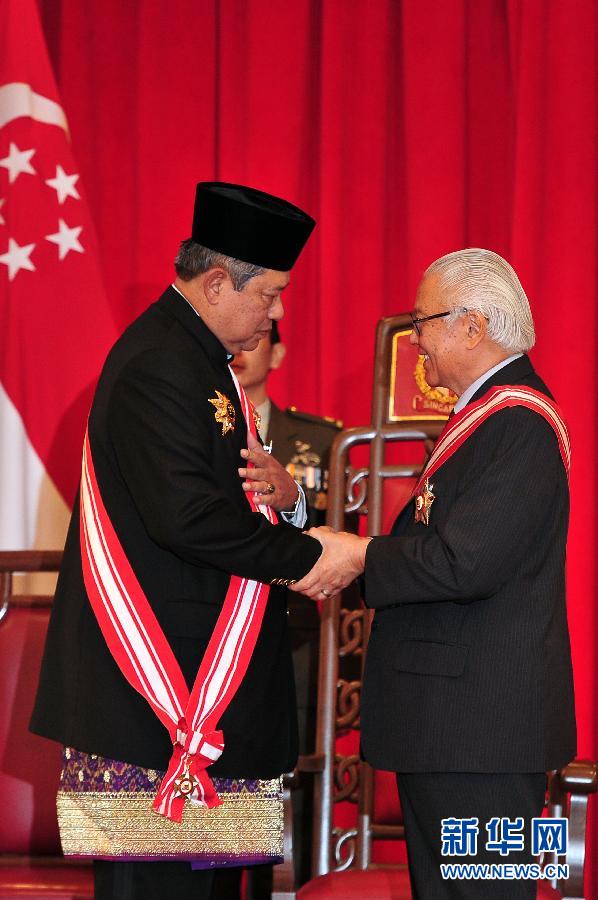 （XHDW）（1）印尼总统苏西洛获颁新加坡淡马锡勋章