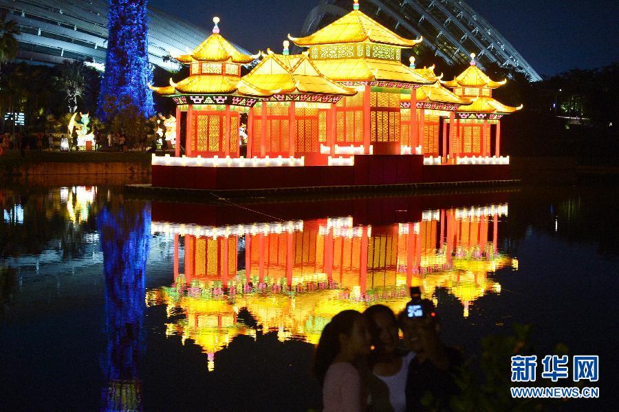 （国际）（4）新加坡滨海湾花园举行中秋节灯会亮灯仪式