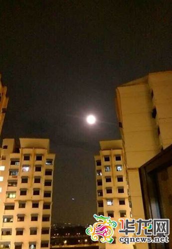 网友&ldquo;陈星樾&rdquo;在新加坡拍摄的月亮。 拍摄时间：当地时间晚8点左右