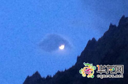 网友&ldquo;黄琪奥&rdquo;在海拔3500米的川西七藏沟拍摄。 拍摄时间：晚上8点左右