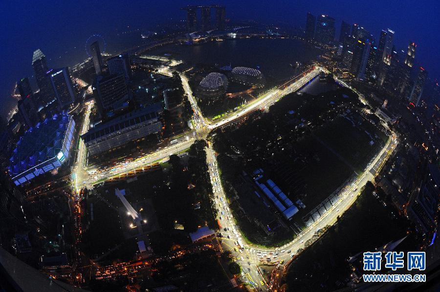 （体育）（1）赛车——俯瞰新加坡F1大奖赛赛道
