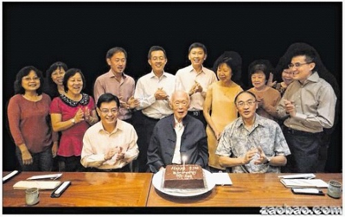新加坡前总理李光耀91岁大寿社交网站上谢祝福