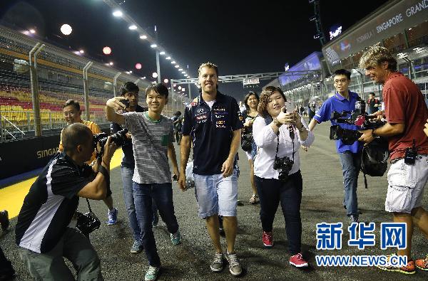 （体育）赛车——新加坡F1大奖赛：维泰尔受追捧