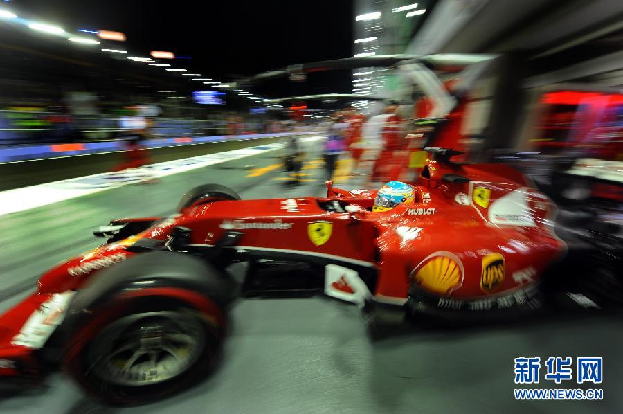 （体育）（1）赛车——F1新加坡站举行第二次练习赛