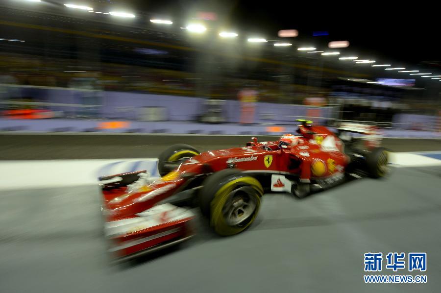 （体育）（3）赛车——F1新加坡站举行第二次练习赛