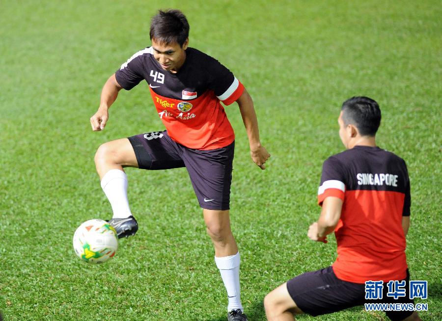 足球--新加坡队备战与中国香港队的友谊赛