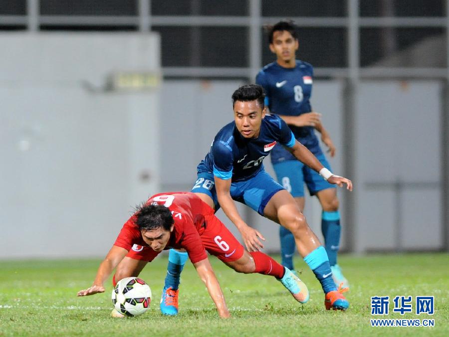 （XHDW）（体育）（4）足球&mdash;&mdash;友谊赛：中国香港队战胜新加坡队