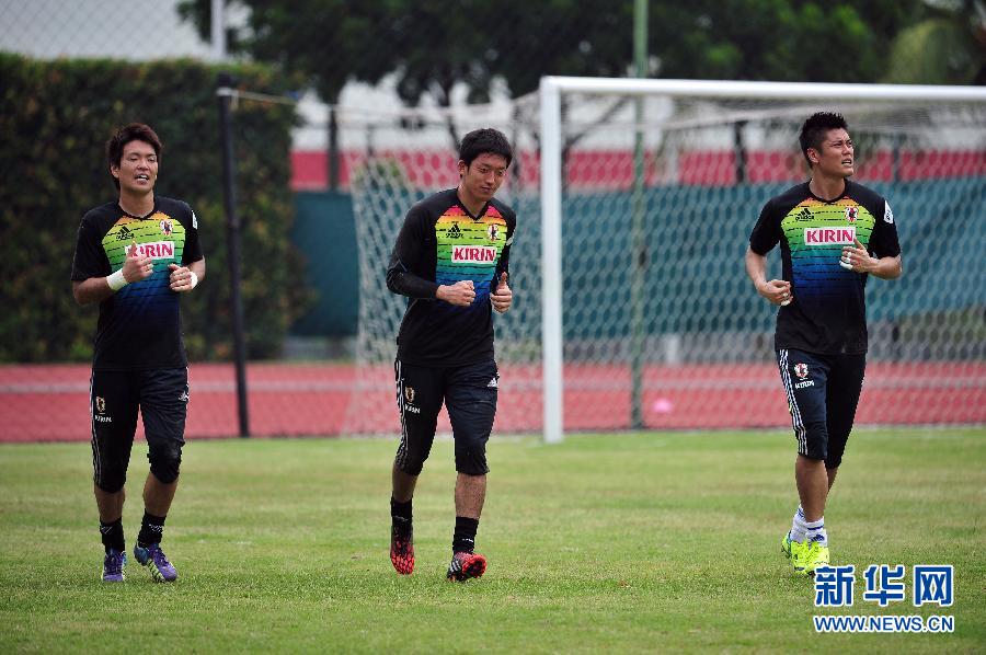 足球--日本队在新加坡训练