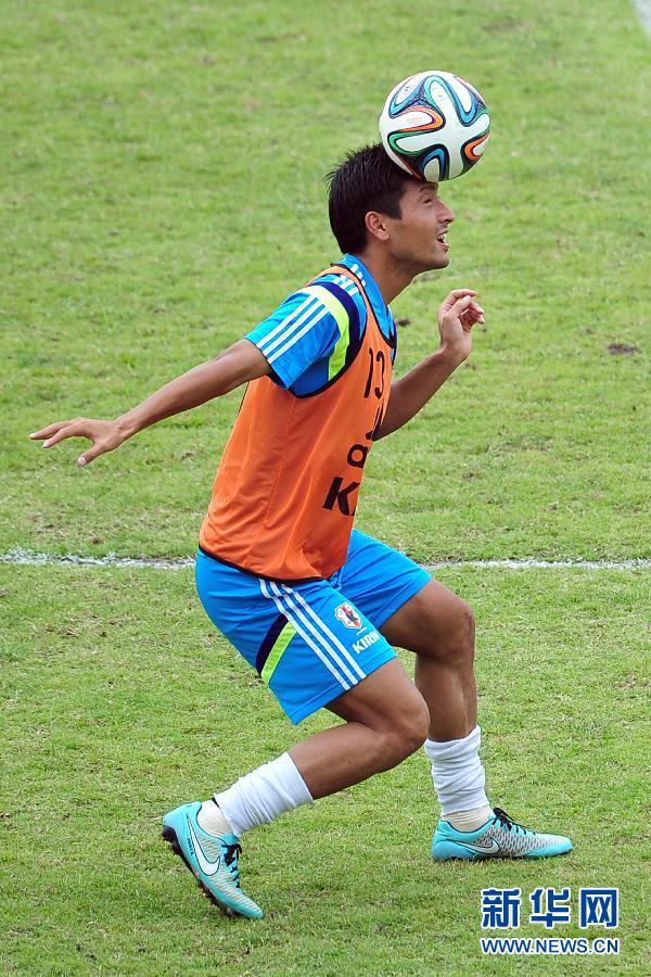 足球--日本队在新加坡训练