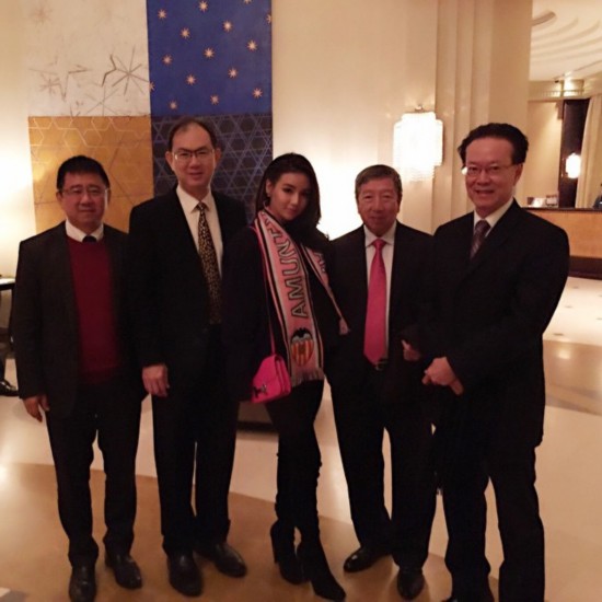 西甲老板林荣福美艳女儿爆红 撞脸baby(1/14)