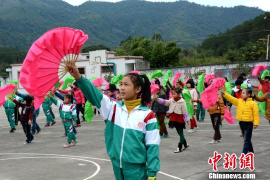 福建龙岩“采茶灯”入国家级非遗名录