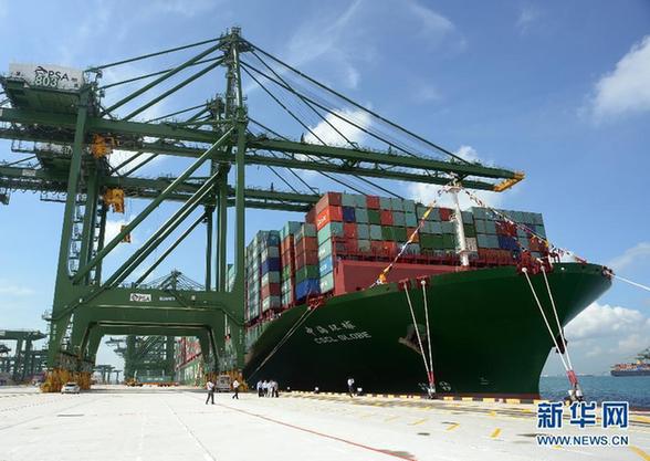 （XHDW）全球最大集装箱船首航新加坡