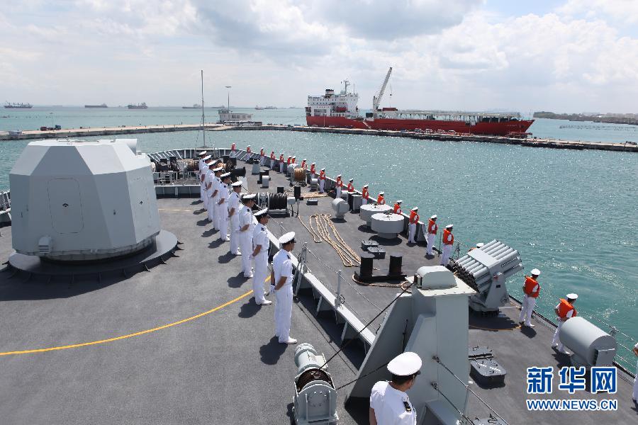 （国际）（2）中国海军第十八批护航编队停靠新加坡