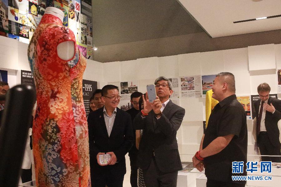 （社会文化专线）“新加坡设计50年回顾展”开幕
