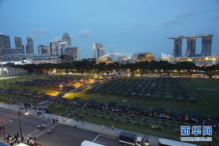 （国际）（2）新加坡民众排队瞻仰李光耀遗容