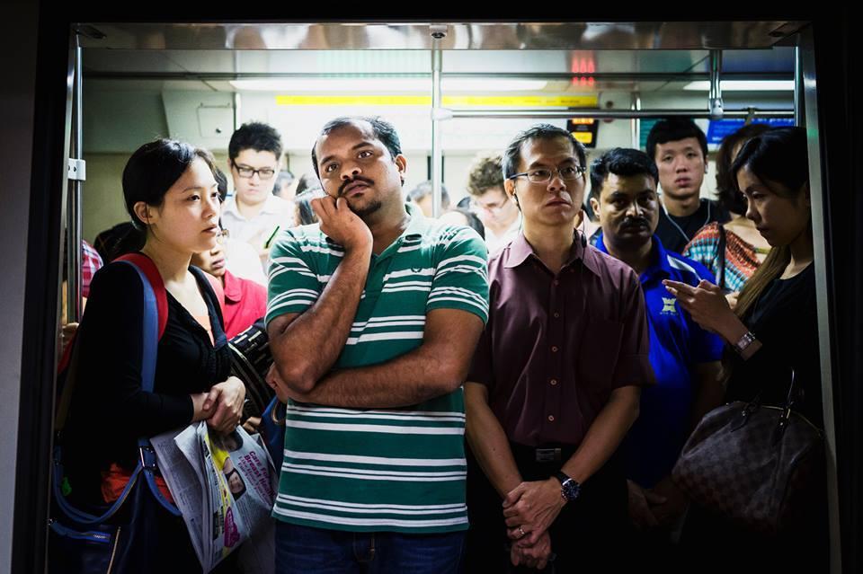 组图：国际都市的注脚 新加坡地铁高峰期众生相