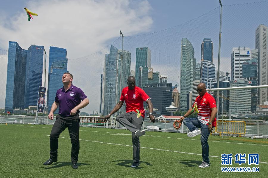 （体育）（3）足球&mdash;&mdash;巴克莱英超亚洲杯在新加坡举行记者会