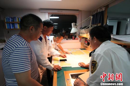 “海巡31”船赶赴新加坡海峡救援失踪中国船员
