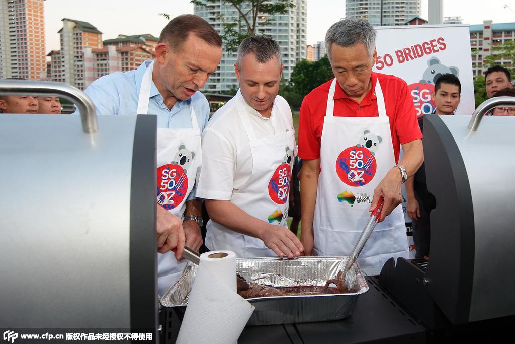 新加坡總理與澳洲總理戴圍裙燒烤 慶祝建交50周年