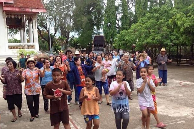 泰国村庄为避免虐待动物 用哆啦A梦求雨