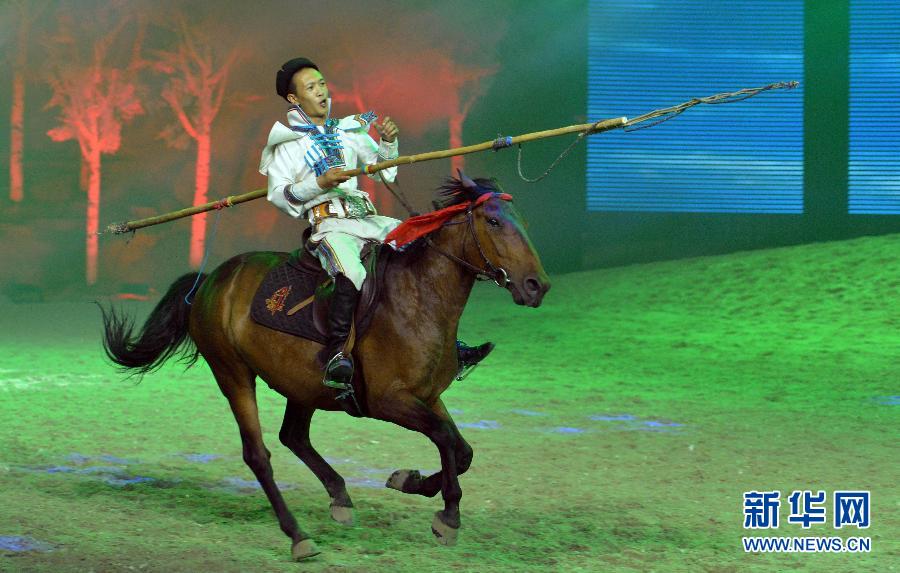#（文化）（2）内蒙古锡林浩特上演《千古马颂》