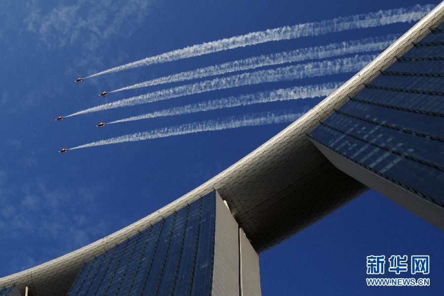 （国际）（1）新加坡举行金禧国庆庆典预演