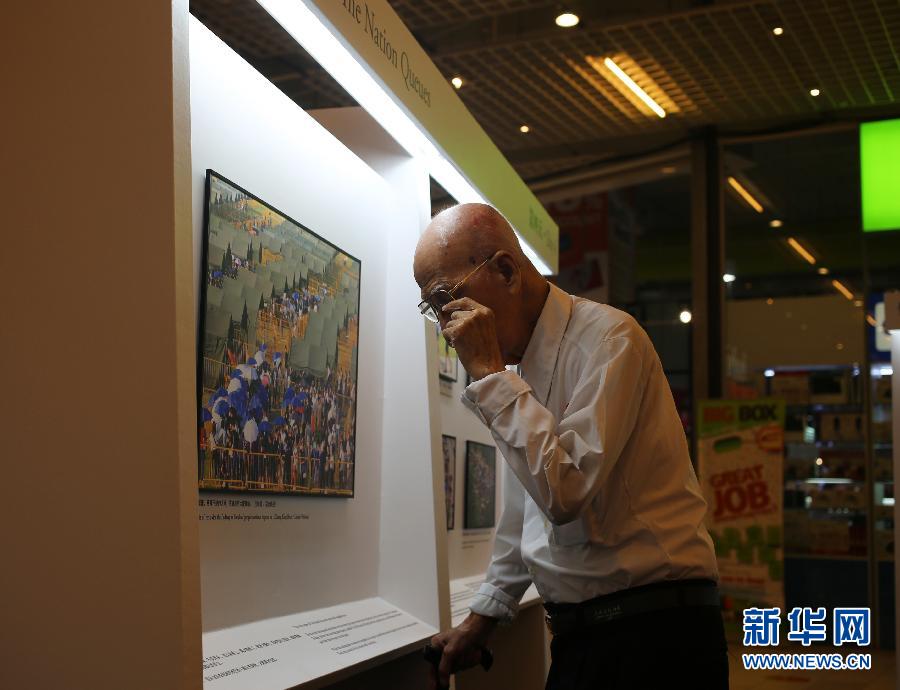 （XHDW）（2）“图与画的记忆：我们和李光耀”巡回展在新加坡展出