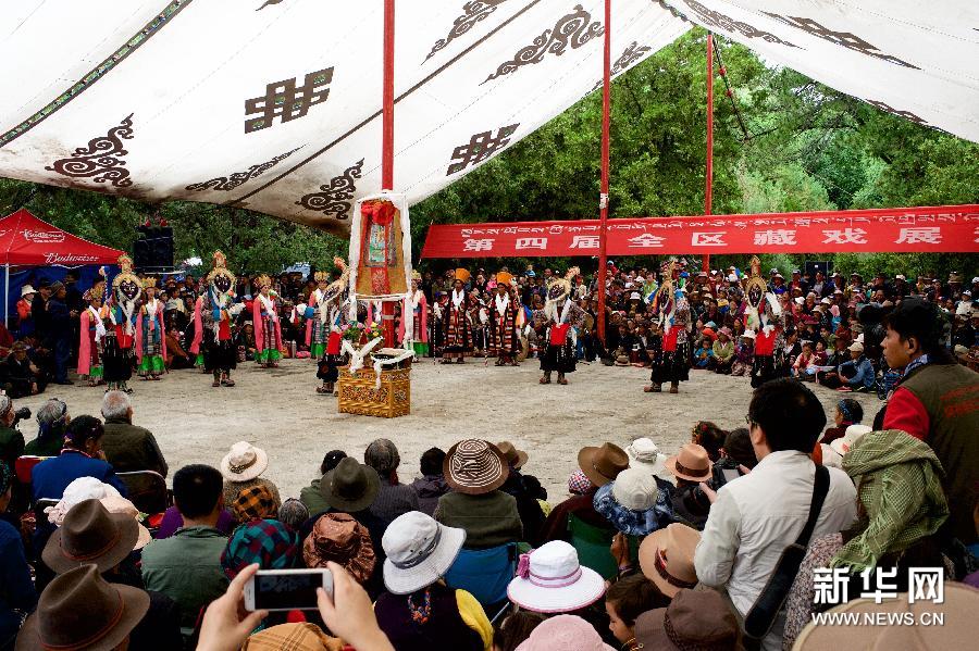 （晚报）（3）拉萨：罗布林卡赏藏戏