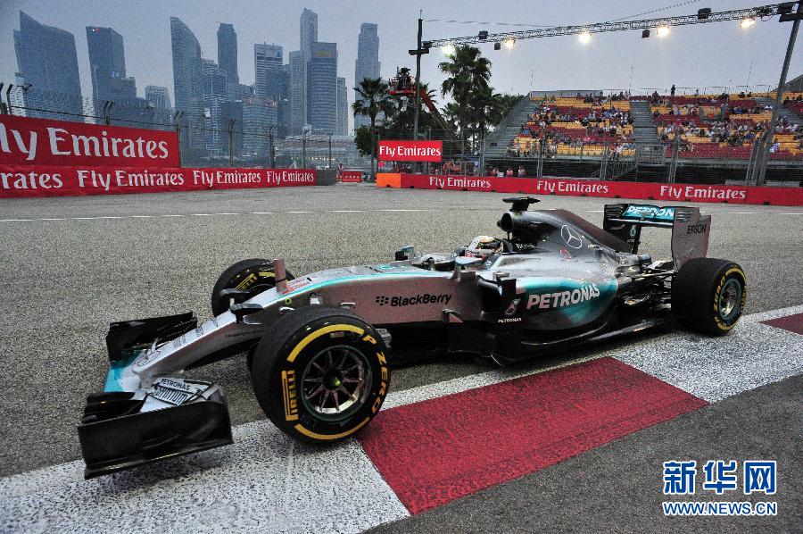 （体育）（2）赛车&mdash;&mdash;F1新加坡夜赛：新加坡夜间大奖赛第一轮练习赛赛况