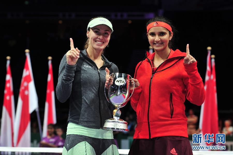 （体育）（2）网球&mdash;&mdash;WTA年终总决赛：辛吉斯/米尔扎双打夺冠