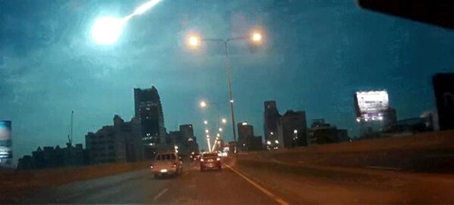 泰国曼谷再现流星绝美蓝光照亮整个夜空(图)