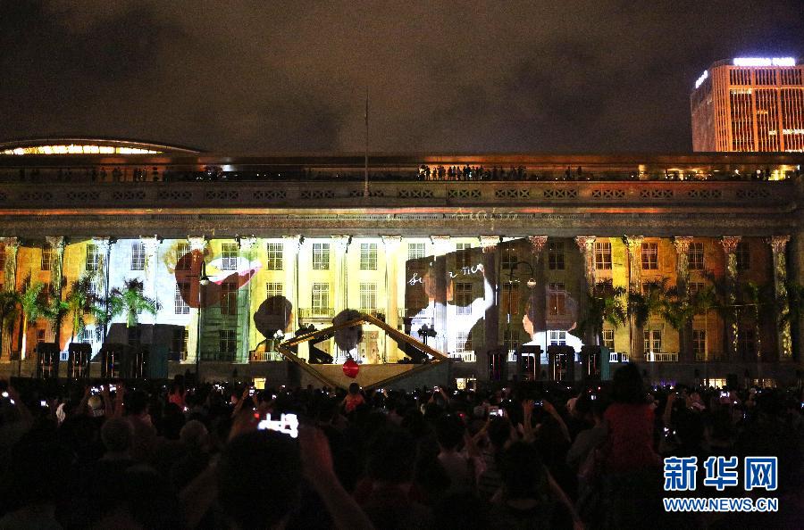 （国际）（6）新加坡国家美术馆举办“共享希望”视觉灯光秀