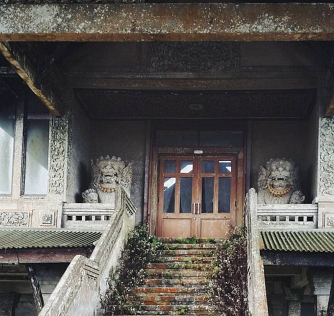 巴厘岛幽灵酒店荒废10年 称有工人冤魂