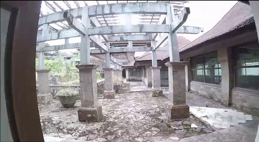 巴厘岛幽灵酒店荒废10年 称有工人冤魂