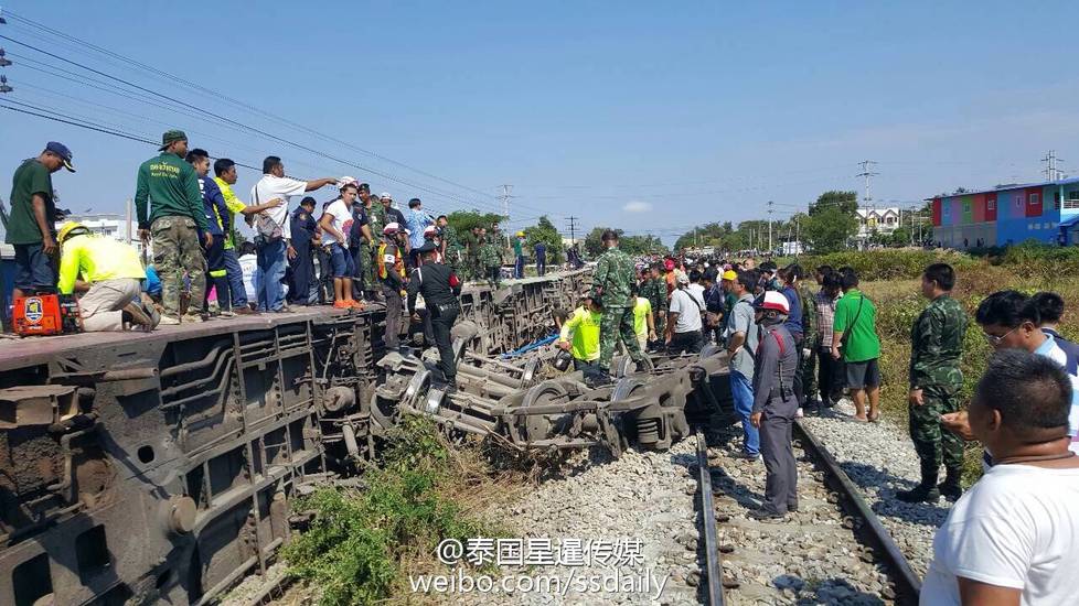 泰国火车撞上运牛车致5人死亡