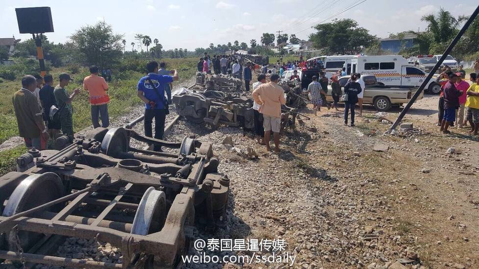 泰国火车撞上运牛车致5人死亡