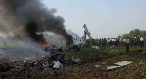 缅甸一架军用飞机在首都坠毁至少4人身亡（图）