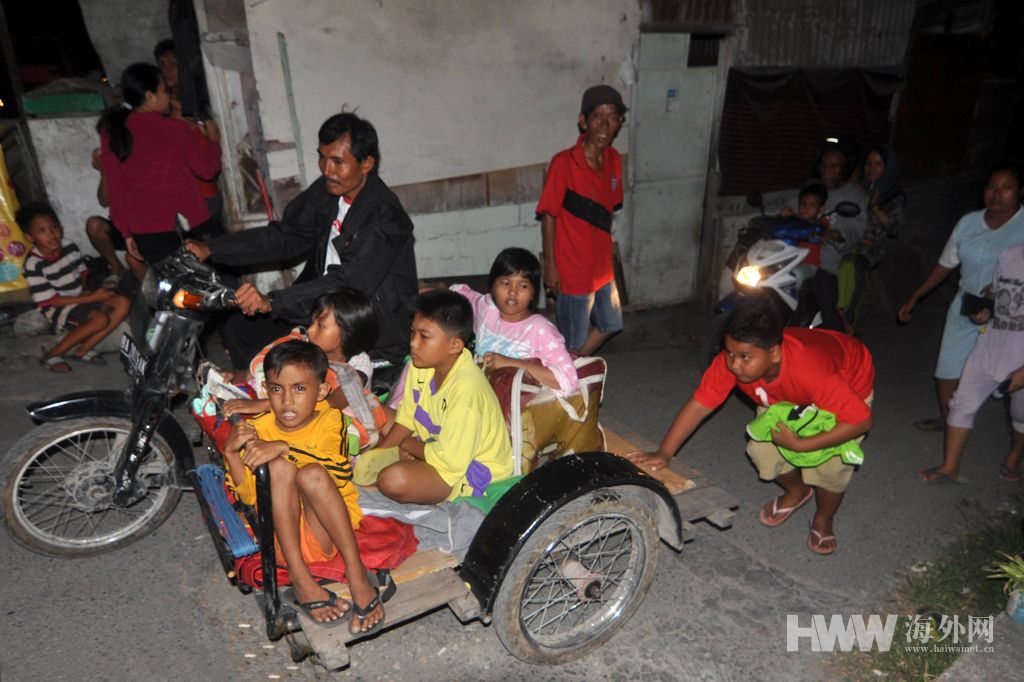 印尼发生7.8级大地震 居民连夜疏散