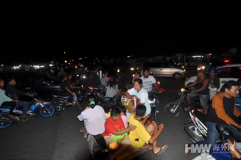 印尼发生7.8级大地震 居民连夜疏散