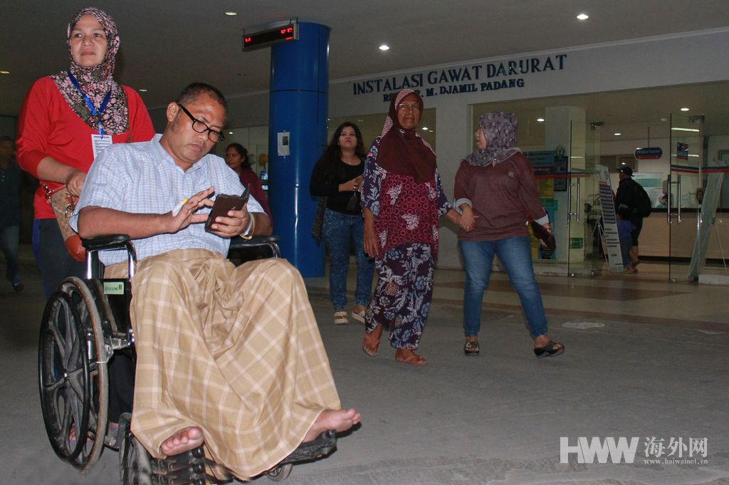 印尼发生7.8级大地震 居民连夜疏散