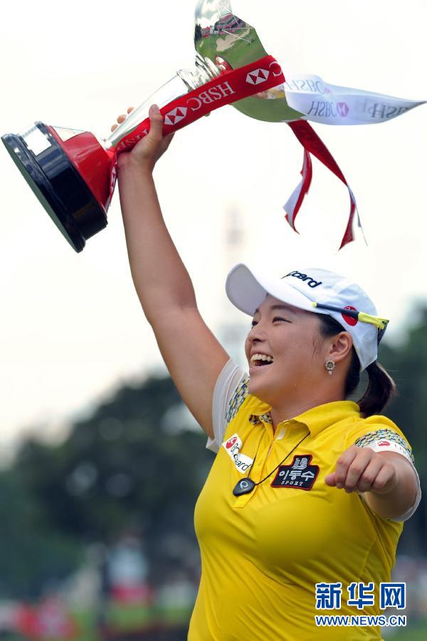 （体育）（2）高尔夫&mdash;&mdash;新加坡汇丰女子冠军赛：韩国选手张荷娜夺冠