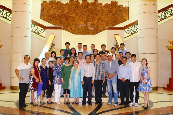 话剧《原野》剧组来驻新加坡使馆做客