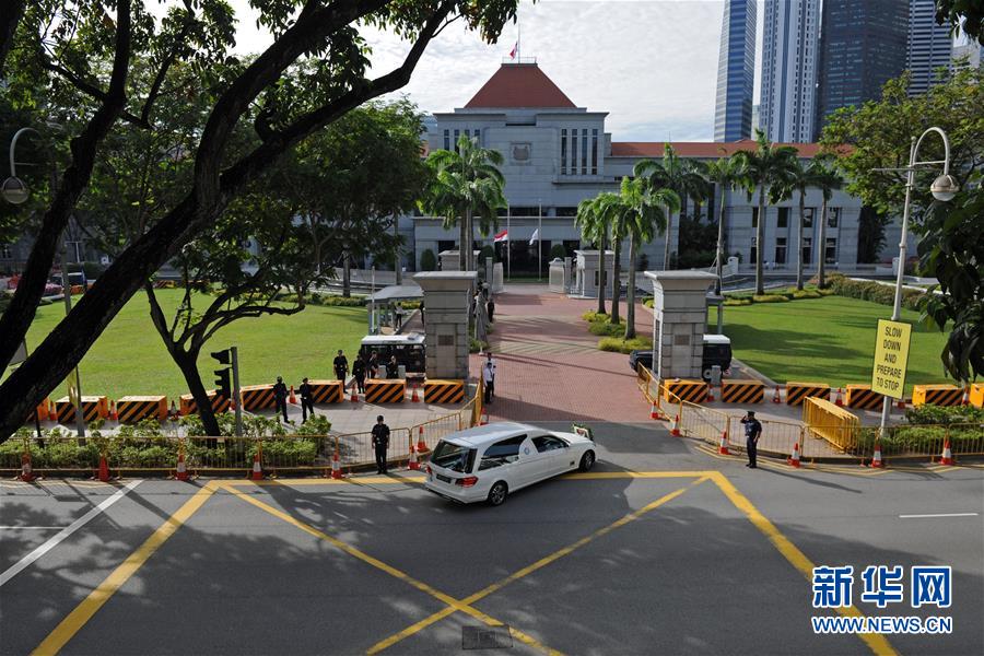 （XHDW）（1）新加坡前总统纳丹遗体运往国会大厦供民众瞻仰