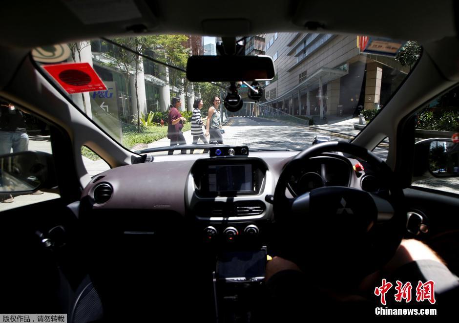 全球首辆无人驾驶出租车在新加坡上路 由美国公司研发