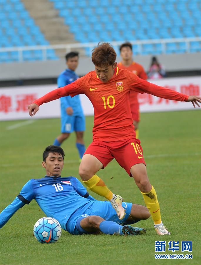 （体育）（3）足球——U22国际足球赛：中国胜新加坡