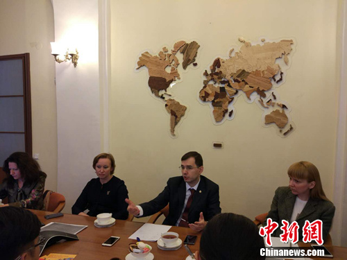 圣彼得堡国立大学相关负责人接受中国“一带一路”媒体采访团采访。<a target=&apos;_blank&apos; href=&apos;http://www.chinanews.com/&apos; ><p align=