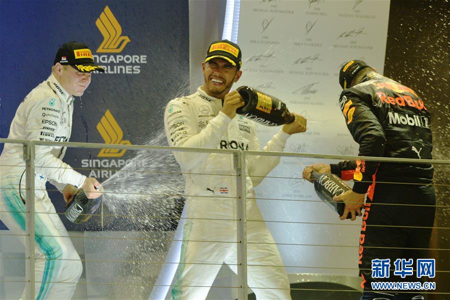 （體育）（2）賽車——F1新加坡大獎賽：漢密爾頓奪冠