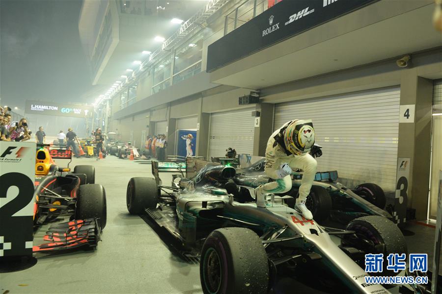 （体育）（3）赛车——F1新加坡大奖赛：汉密尔顿夺冠