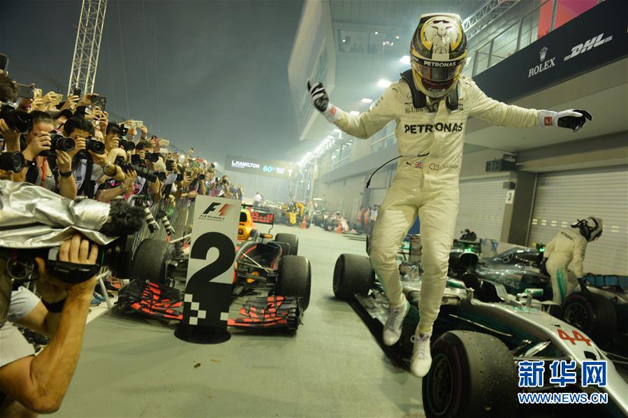 （体育）（4）赛车——F1新加坡大奖赛：汉密尔顿夺冠